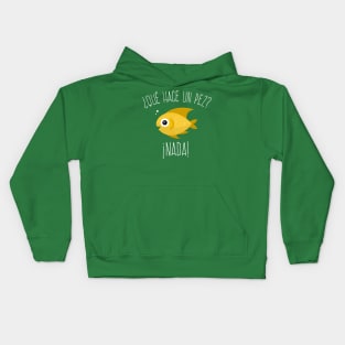 Que hace un pez? Nada - yellow design Kids Hoodie